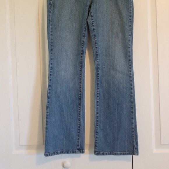 Levi's Curvy Fit Boot Leg Denim Blue Jeans Size 12 - Picture 16 of 16